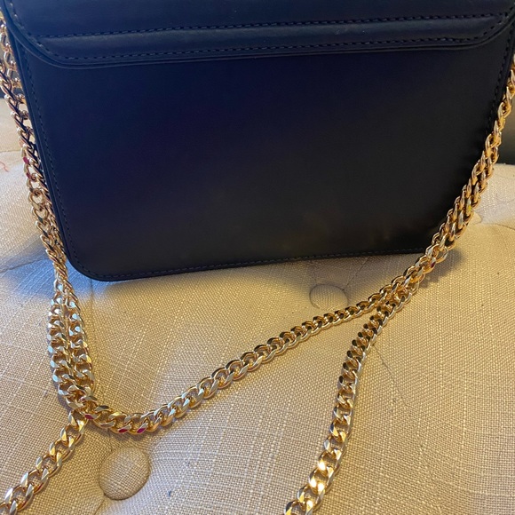 SOLD. Tory Burch shoulder bag comes with duffle bag - Picture 4 of 5